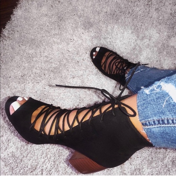 Qupid Shoes - ✨NEW Lola Lace Booties- in Black